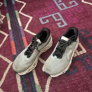 ON CLOUDMONSTER RUNNING SHOE